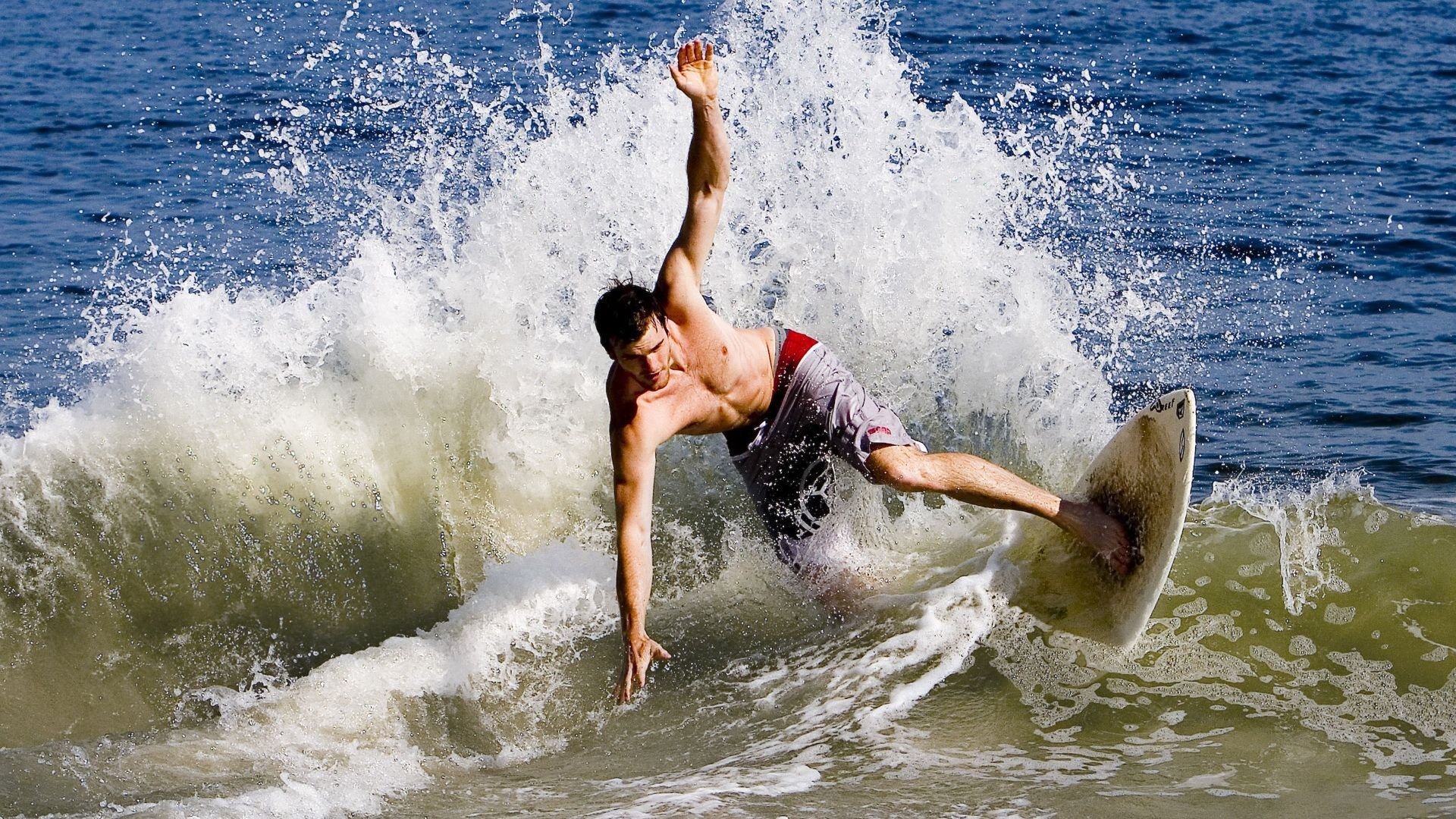 开云体育登录-尤文火力压制曼城，拉什福德在西甲国家德比接管比赛，现代足球的战术革命与个人英雄主义  第2张