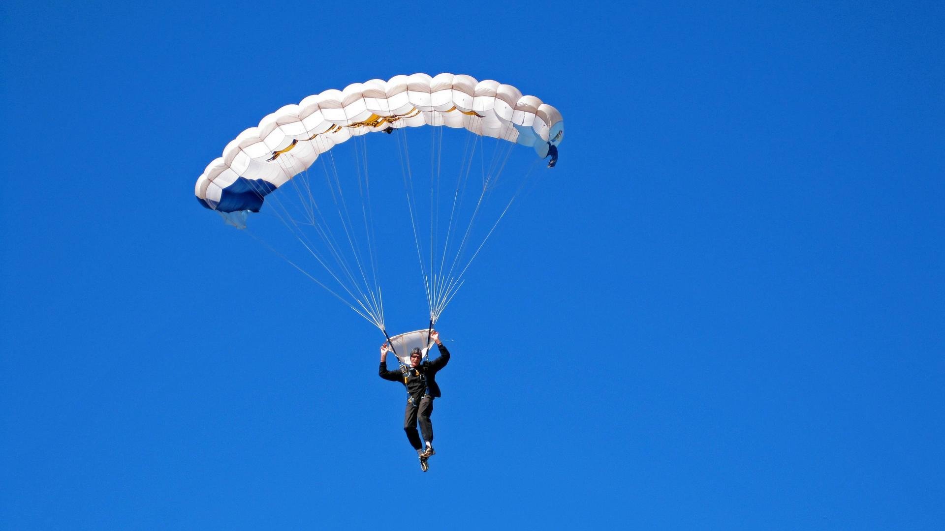 开云体育中国-乌克兰封锁曼联，法比尼奥成为关键先生，足球场上的地缘政治寓言  第2张
