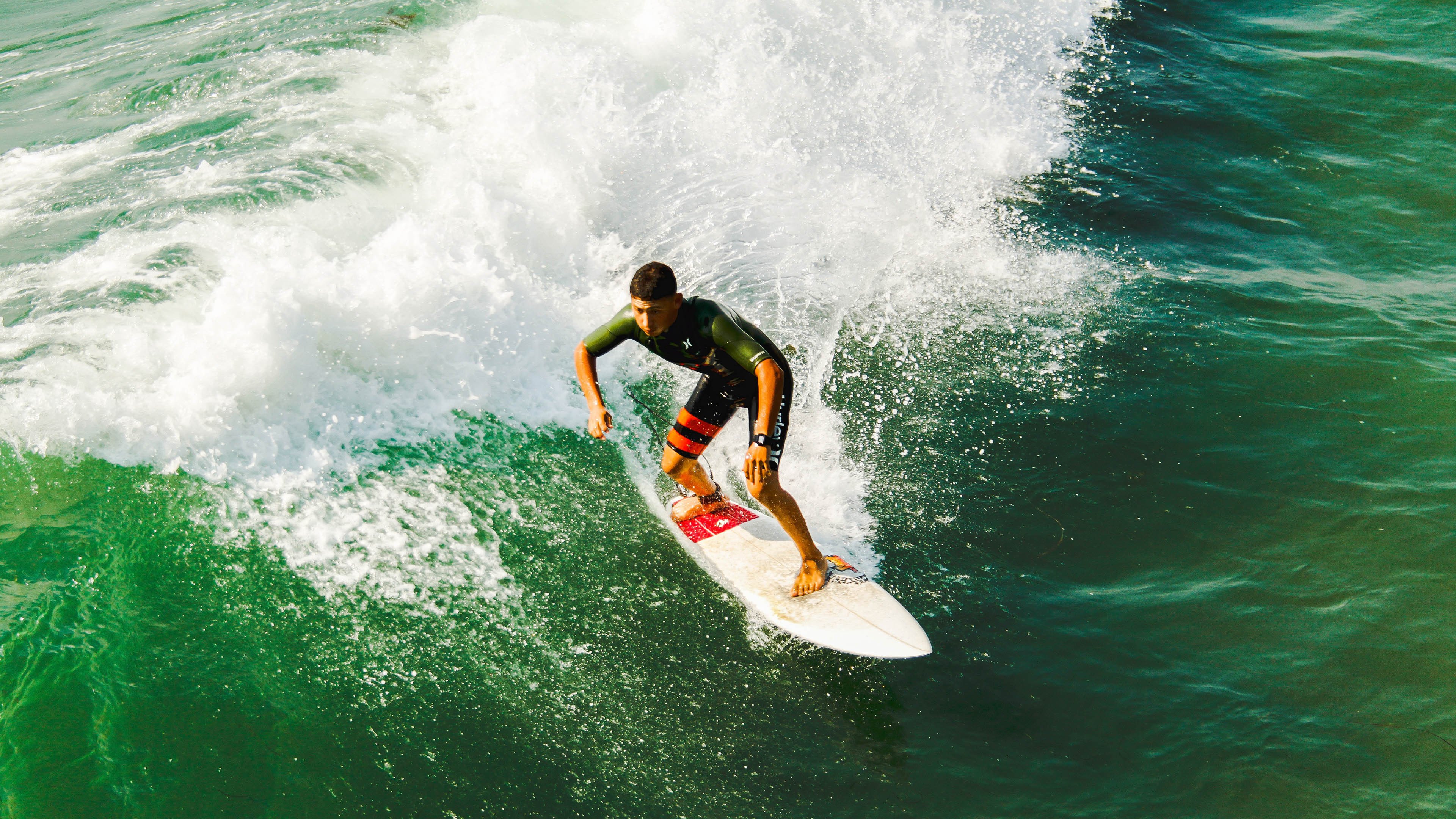 开云体育平台APP-哈兰德统治球场，伊朗绝境重生，体育如何映射世界的裂痕与韧性？  第2张